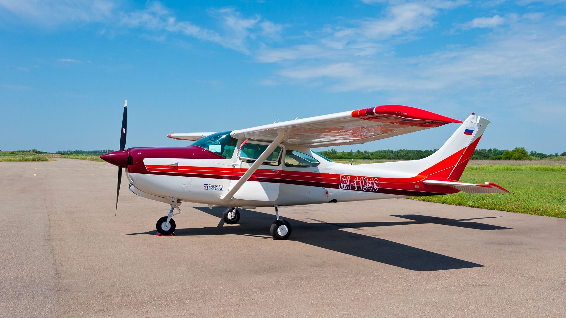 Pilot Flies Cessna Skylane For 6 Hours To Draw ‘USA 250th’ Inside A Map Of The US
