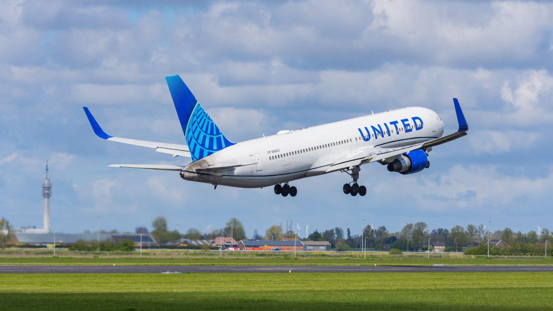 United Airlines’ Oldest Active Jet Is 35 Years Old: Here’s Where It’s Still Flying